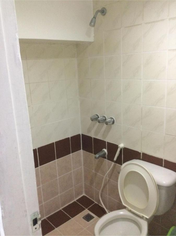 Oyo 817 Vista Apartelle Mandaluyong Bagian luar foto